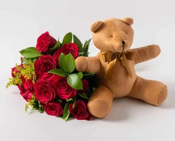 Buquê de rosas vermelhas com urso de pelúcia